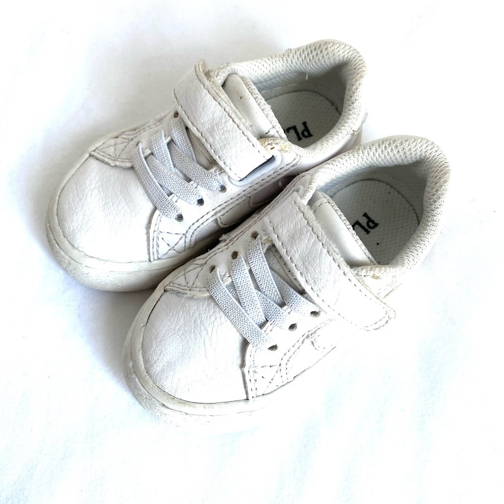 THE CHILDREN’S PLACE Unisex -Child and Toddler Uniform Low Top Sneakers Size 5